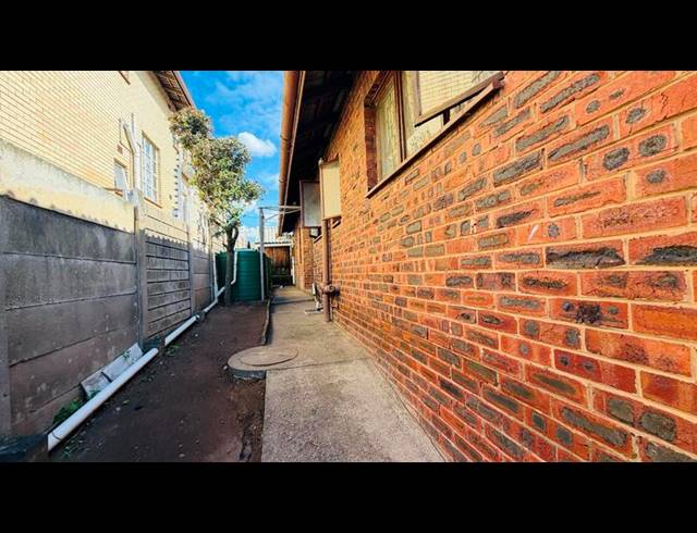 4 BEDROOM HOUSE FOR SALE IN SEA VIEW